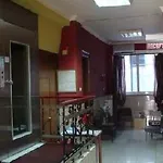 亚历山大酒店 *