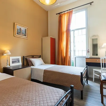 Alexandria Hotel *