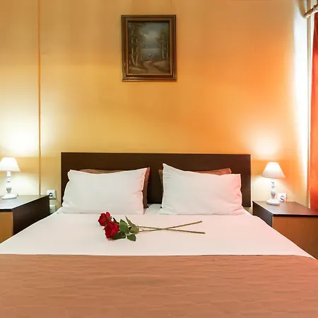 Alexandria Hotel *
