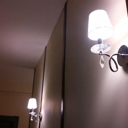 Alexandria Hotel *