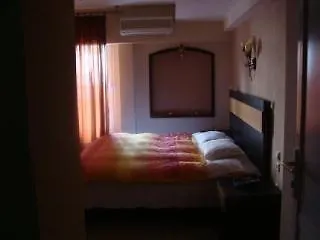 Alexandria Hotel *
